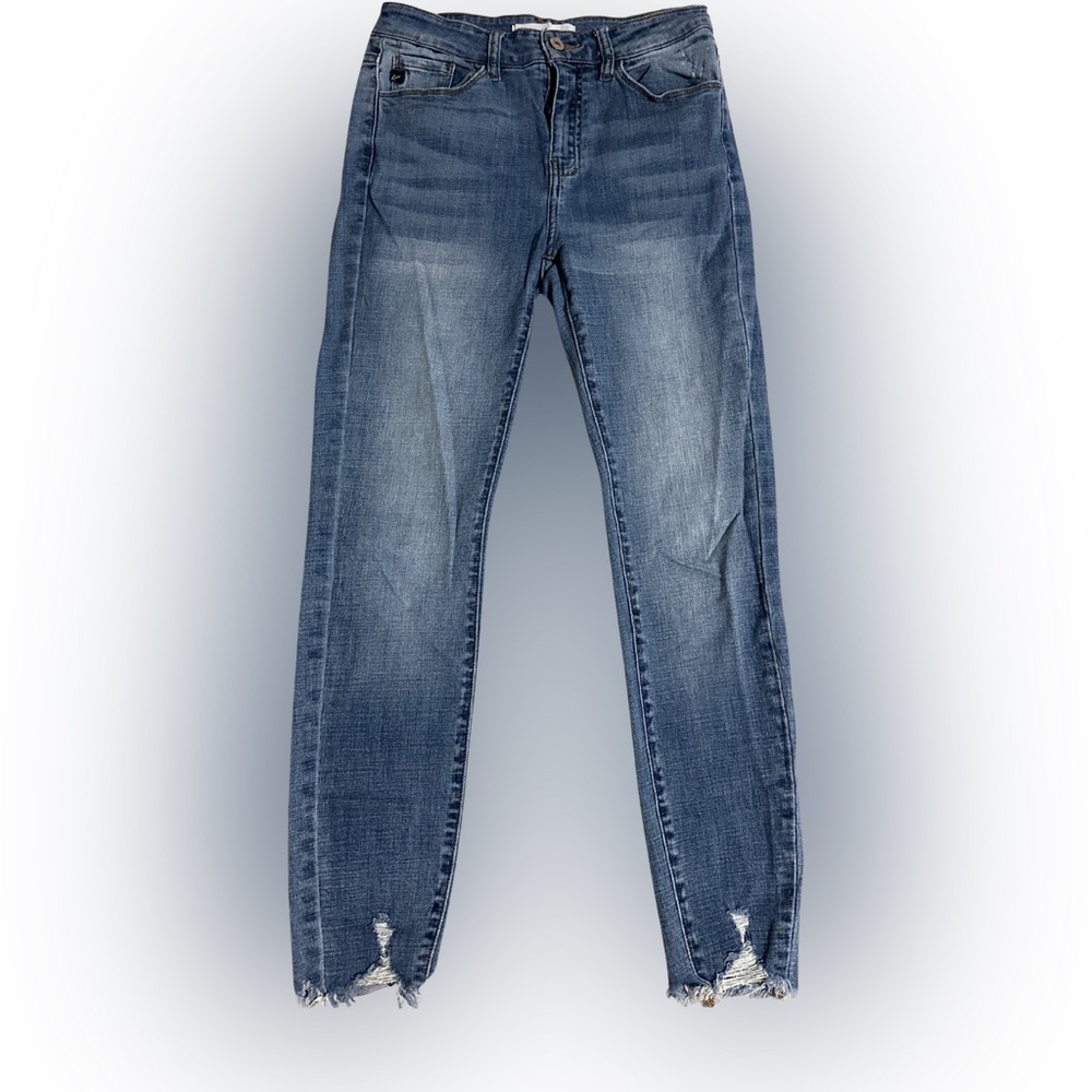KanCan Jeans with distress skinny jeans
Preowned - good condition- sz 27